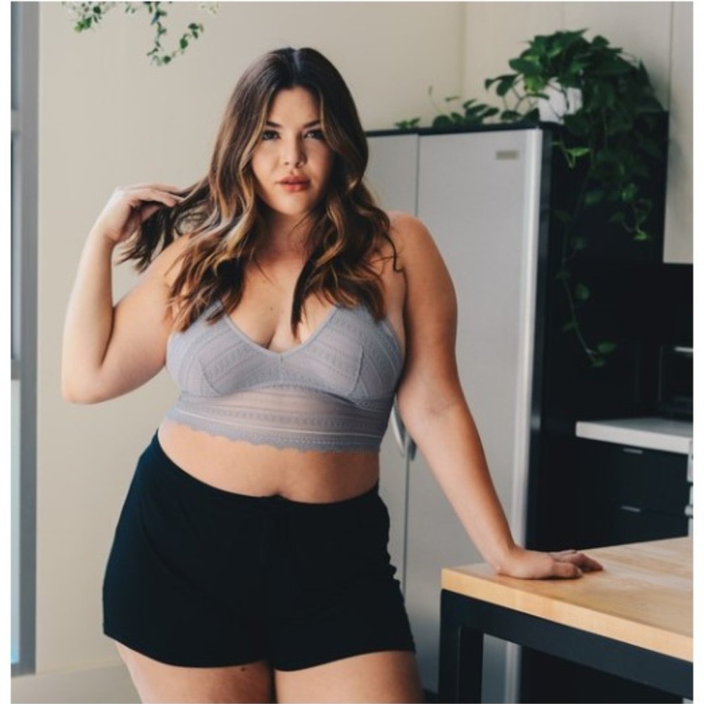 1 LEFT Plus Size Scallop Lace Keyhole Bralette